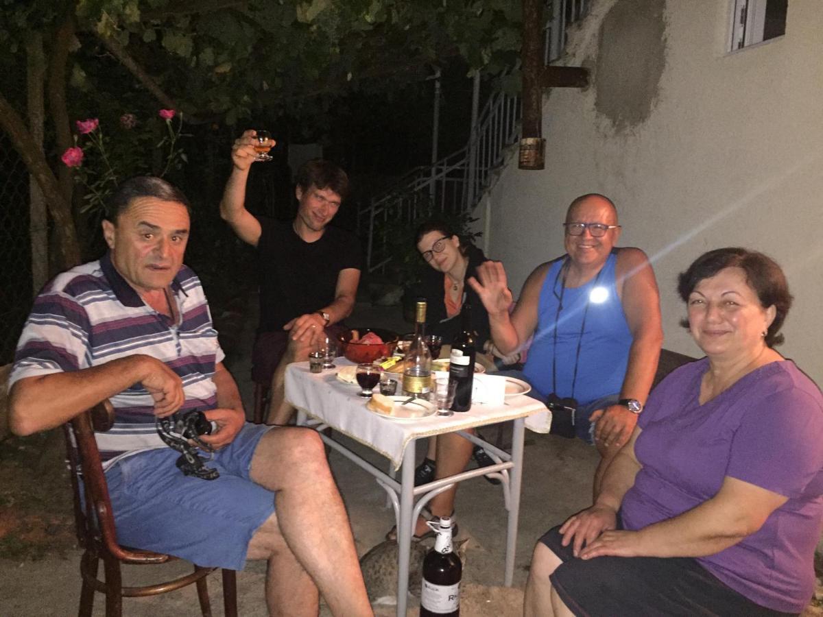 Butichi Guest House Chiatura Bagian luar foto